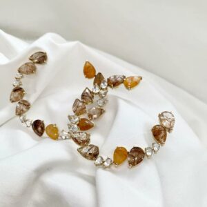 Boucle d'oreille en cristal avec inclusion de rutile