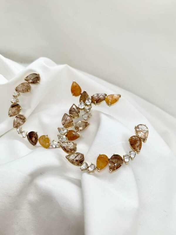Boucle d'oreille en cristal avec inclusion de rutile