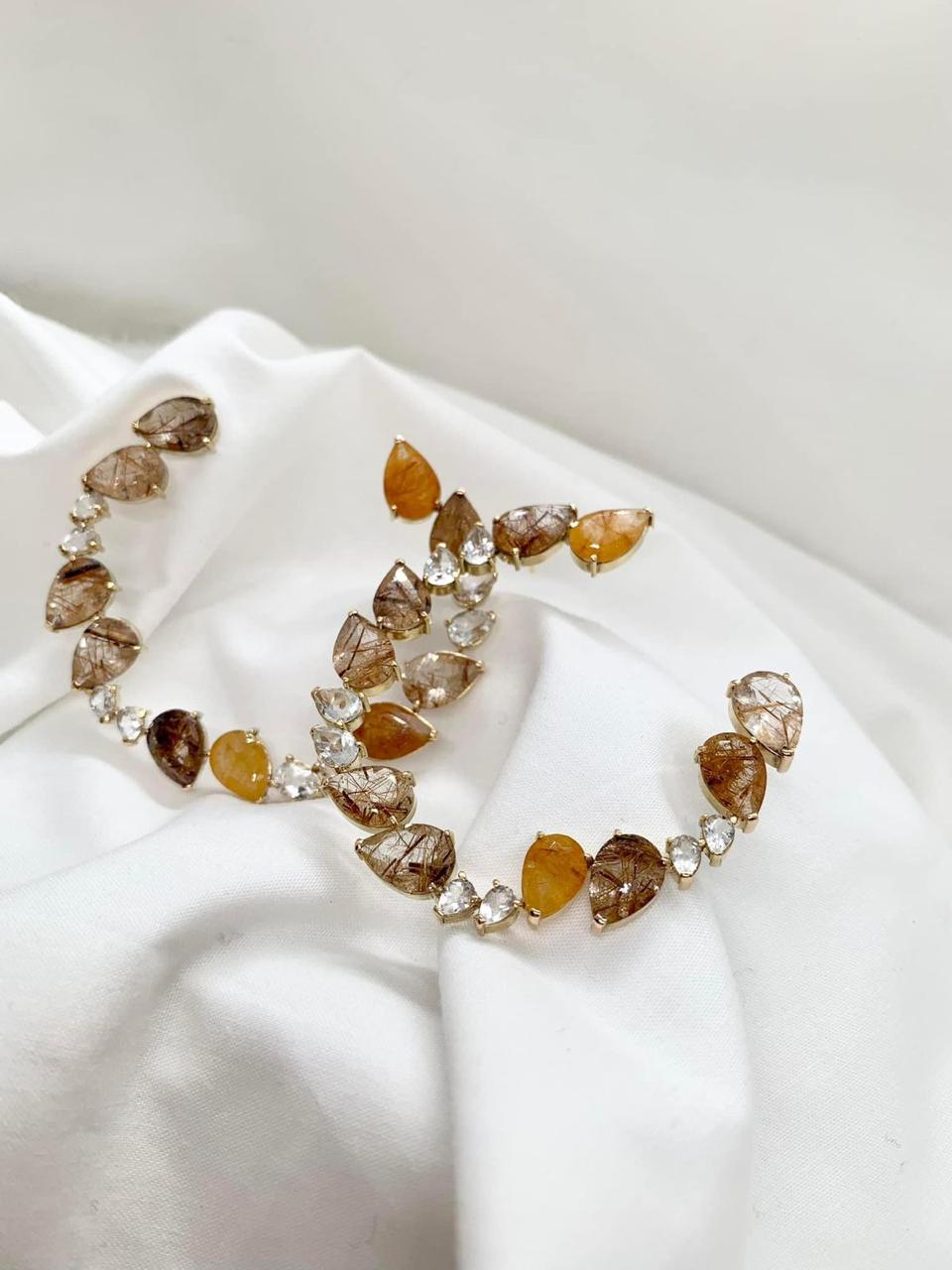 Boucle d'oreille en cristal avec inclusion de rutile