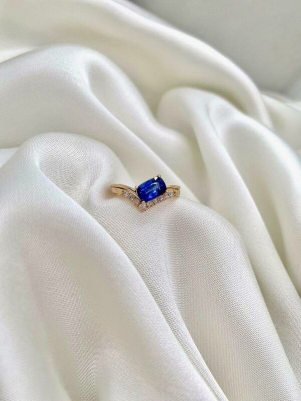 Bague saphir bleu royal 1,15ct et diamant 2,40g d’or