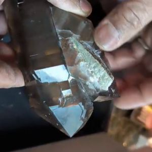 Quartz transparent Biterminé Maclé associé à de l' Amazonite et Feldspath