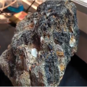 Pegmatite Granitique à Tourmaline Noire 0,6kg